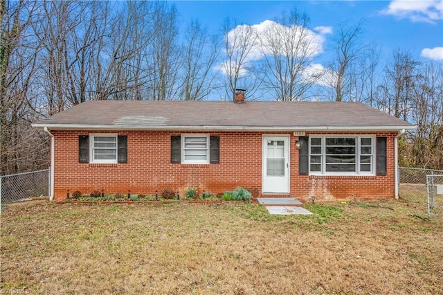 view of front of home featuring a front yard