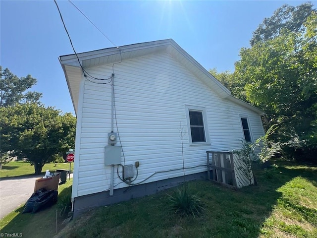 view of side of property with a lawn