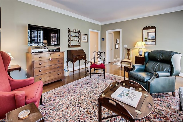 living room featuring hardwood / wood-style floors and crown molding