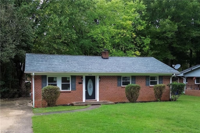 ranch-style house featuring a front lawn