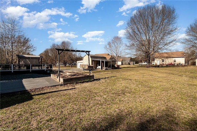 view of yard with a shed