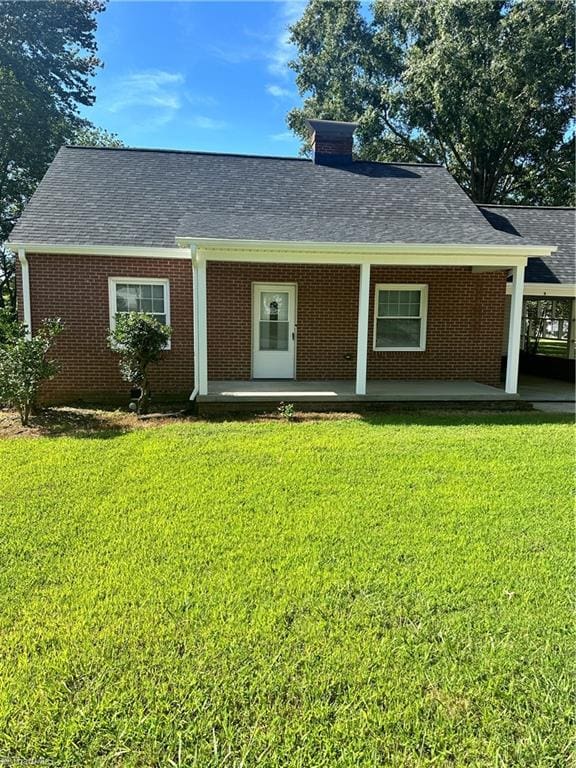 view of front of home with a front lawn