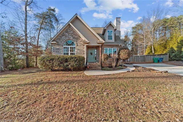 view of front facade with a front lawn