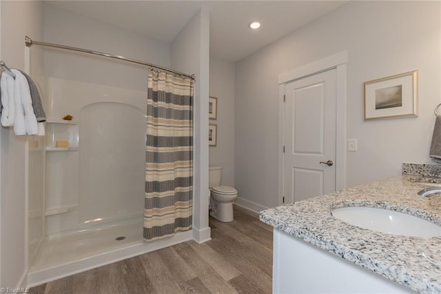 bathroom with wood finished floors, curtained shower, toilet, baseboards, and recessed lighting