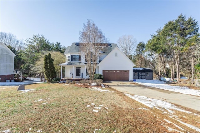 view of front of house with a front lawn