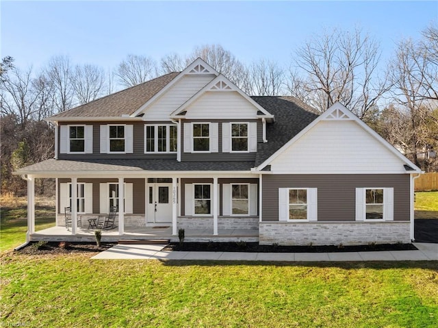 view of front of property featuring a front lawn and a porch