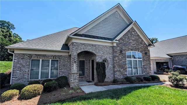 view of front of house featuring a front yard