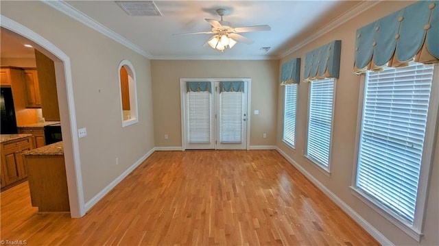 entryway featuring light wood-type flooring, ceiling fan, and crown molding