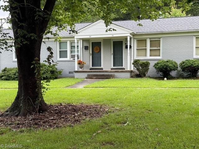 1500 Brent Ct Unit 9-B, Burlington, NC 27215 - view of front facade featuring brick siding, a front yard, and a shingled roof