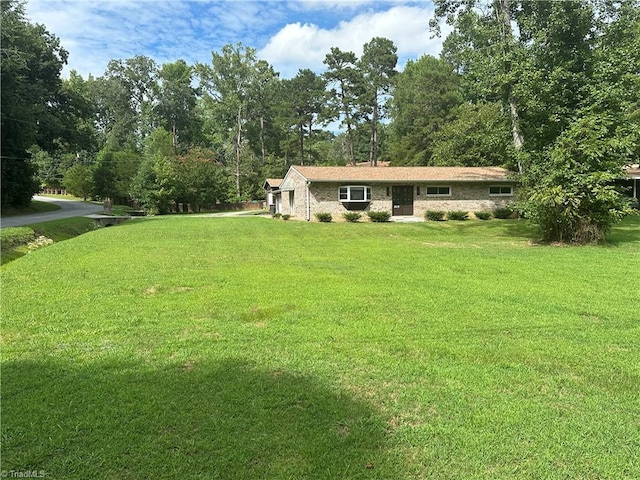 view of front facade with a front lawn