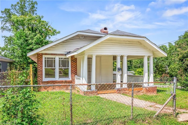 view of front facade with a front yard and covered porch