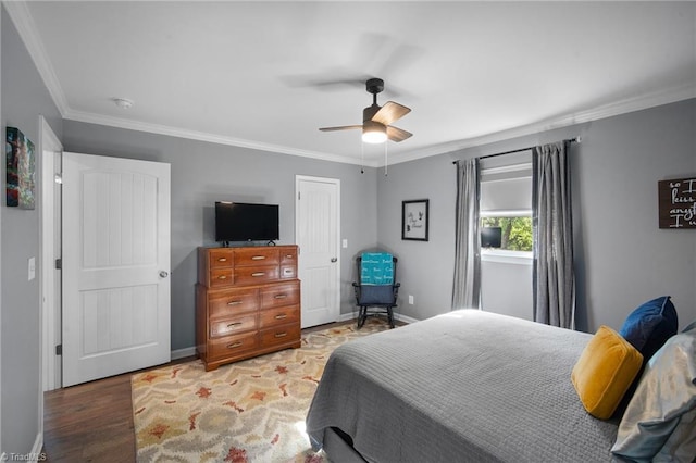 bedroom with baseboards, light wood-style floors, crown molding, and a ceiling fan