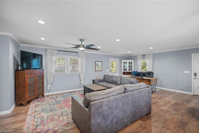 living room with baseboards, recessed lighting, and wood finished floors