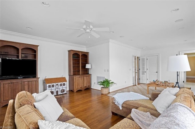 living area featuring visible vents, ornamental molding, wood finished floors, recessed lighting, and baseboards