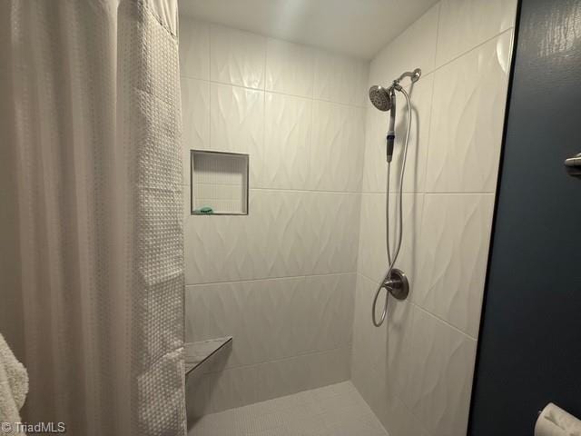 7098 E Fork Rd, High Point, NC 27265 - full bath with a tile shower