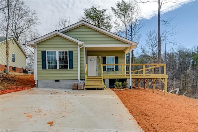 view of front of property featuring covered porch and crawl space