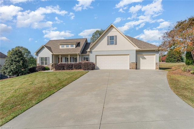 view of front of house featuring a front lawn