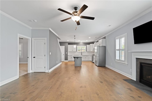 6823 Magnolia Park Ct, Clemmons, NC 27012 - kitchen with stainless steel appliances, open floor plan, ceiling fan, white cabinets, and crown molding
