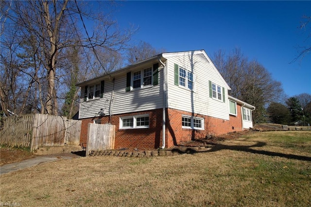 exterior space featuring a front yard