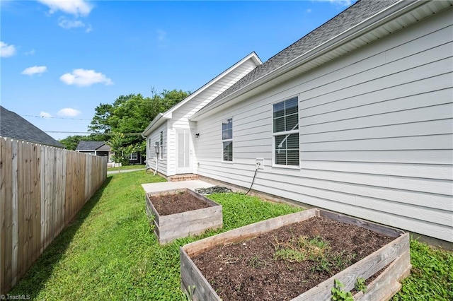 2109 Freeman St, Winston-Salem, NC 27127 - view of yard featuring a garden