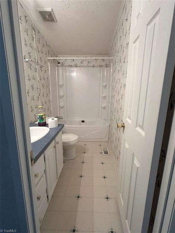 full bath featuring vanity, visible vents, wallpapered walls, a textured ceiling, and toilet