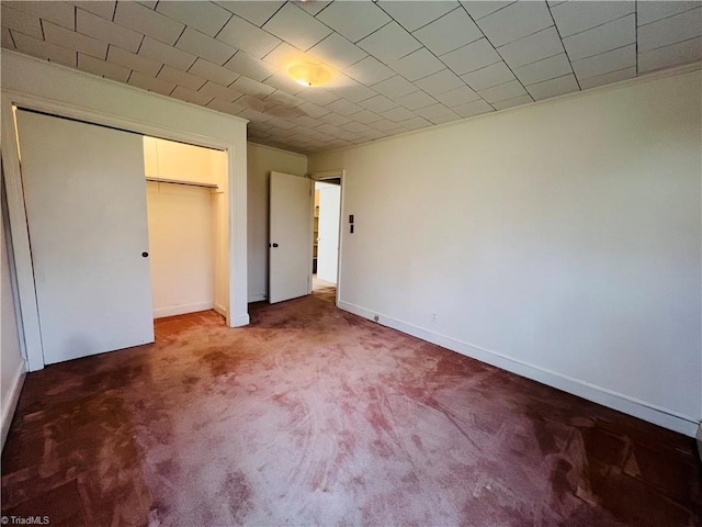 unfurnished bedroom featuring carpet flooring and a closet