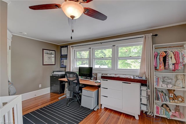 office area featuring light wood finished floors, ceiling fan, ornamental molding, and baseboards