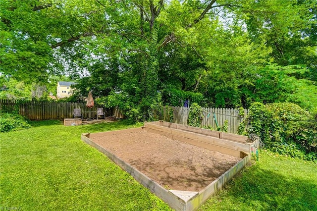view of yard featuring a garden