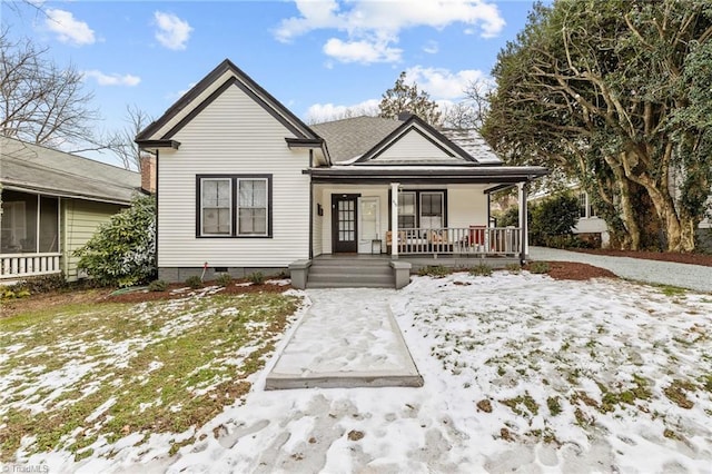 view of front of home featuring a porch and a yard