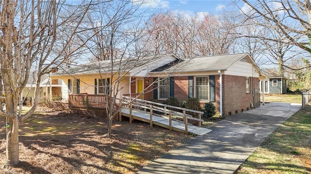 ranch-style home featuring brick siding and crawl space