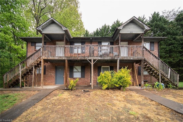 view of front facade featuring a deck