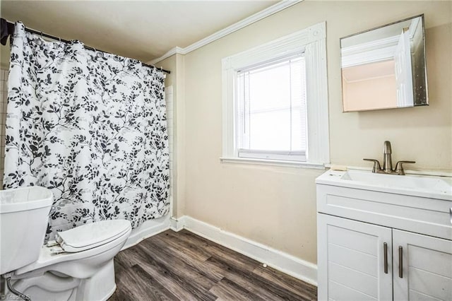 full bath with vanity, a shower with shower curtain, wood finished floors, baseboards, and toilet