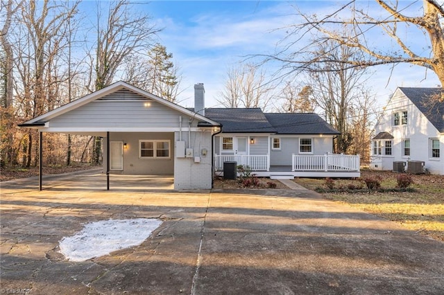 view of front of house featuring central AC and a carport