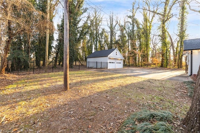 view of yard with a garage and an outdoor structure