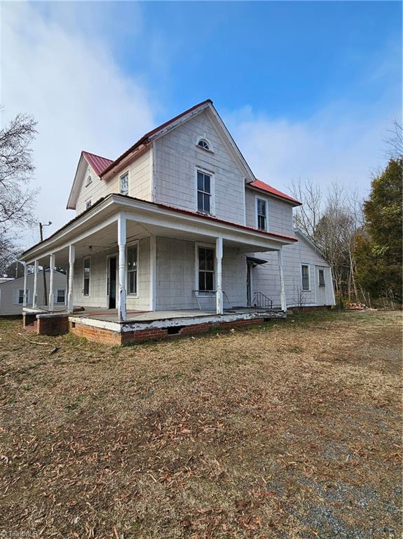 view of front of house with covered porch