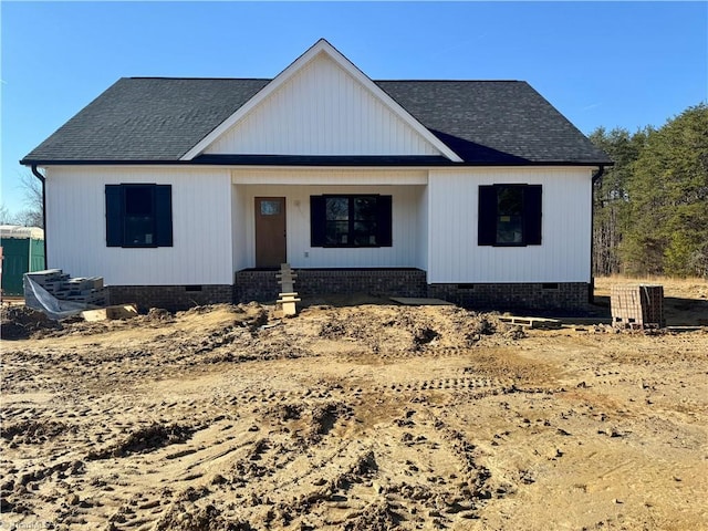 view of modern farmhouse style home