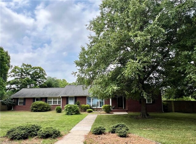 ranch-style home with a front lawn