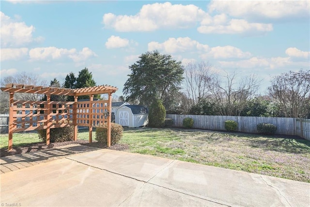 view of yard featuring an outdoor structure, a storage shed, and a fenced backyard