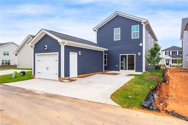 traditional-style house featuring a garage and a front yard