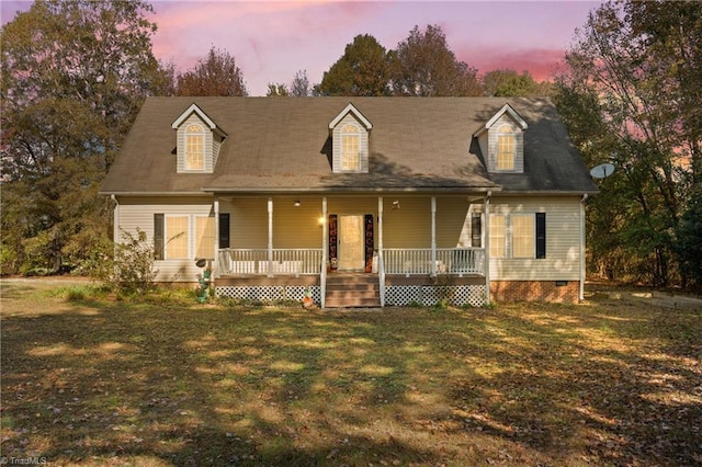 view of front of property featuring a porch, crawl space, and a front yard