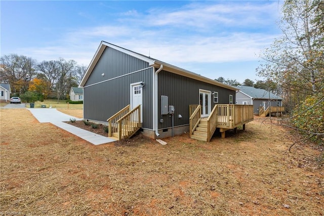 back of house featuring a wooden deck