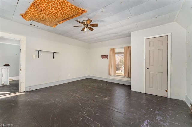 empty room with ceiling fan