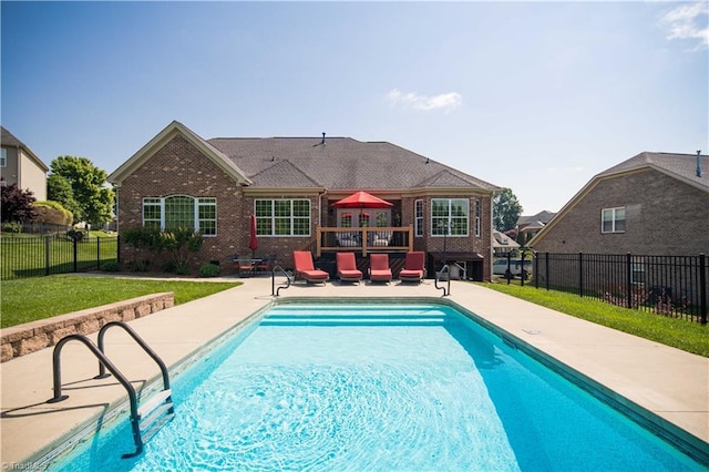 view of swimming pool featuring a patio