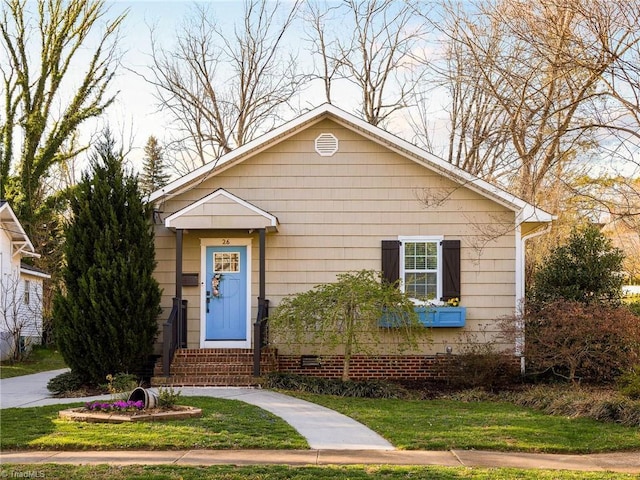 26 Vintage Ave, Winston-Salem, NC 27127 - bungalow-style house with a front yard