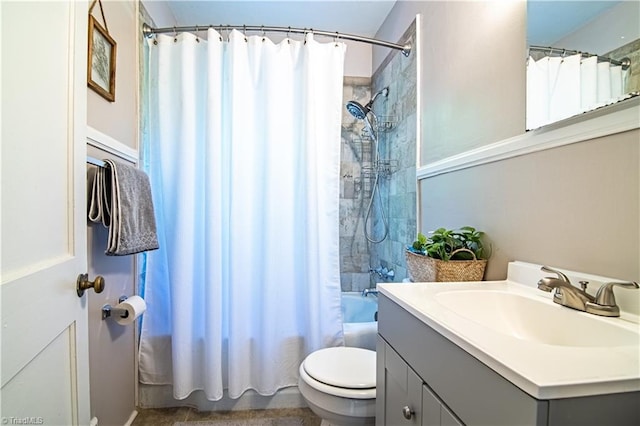 bathroom featuring vanity, toilet, and shower / tub combo
