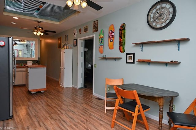 dining area with baseboards, a ceiling fan, light wood finished floors, and recessed lighting