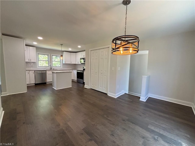 unfurnished living room with recessed lighting, a chandelier, dark wood finished floors, baseboards, and a sink