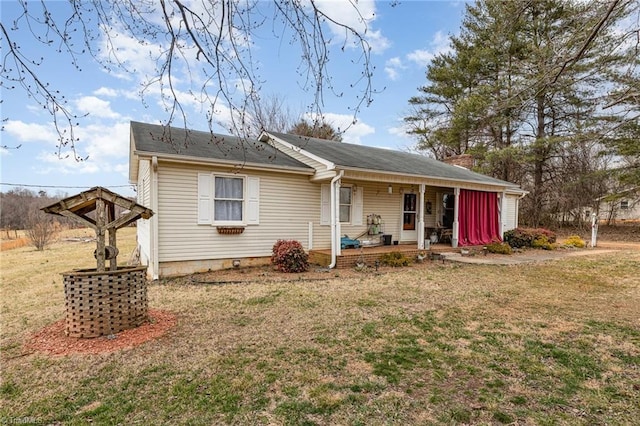 view of front facade with covered porch and a front yard