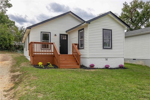 view of front of home featuring a front lawn