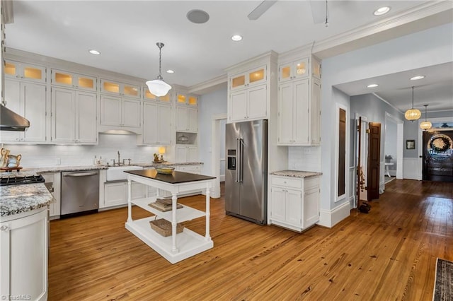 638 N Spring St, Winston-Salem, NC 27101 - kitchen with stainless steel appliances, a sink, backsplash, light wood-style floors, and recessed lighting